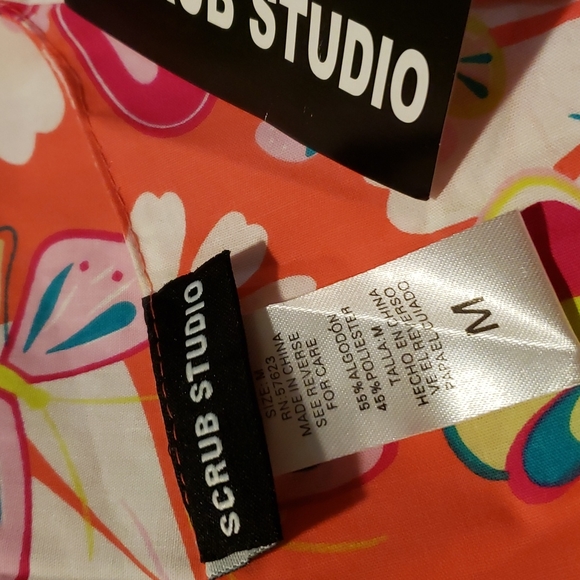 Scrub Studio Scrub Top - Picture 5 of 6